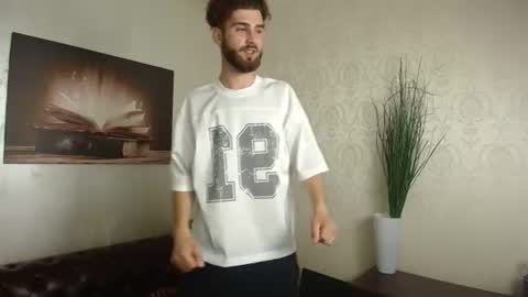 KyloEast online show from June 20, 4:18 am