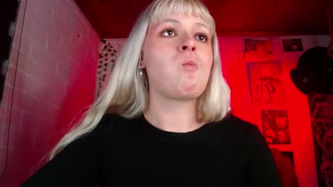 Snapshot of la_femme_fatale_ chatting on February 20, 3:23 am Hanna FREE ONLYFANS online show from February 20, 3:23 am
