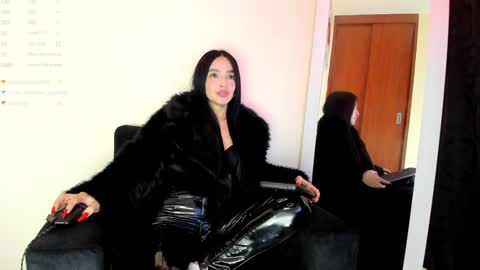 Snapshot of lace_victoria chatting on January 12, 2:14 am lace_victoria online show from January 12, 2:14 am
