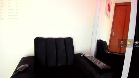 Snapshot of lace_victoria chatting on January 27, 12:33 am lace_victoria online show from January 27, 12:33 am