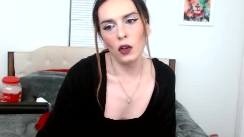 Snapshot of laceyphoenix1 chatting on February 15, 1:42 am Lacey Phoenix online show from February 15, 1:42 am