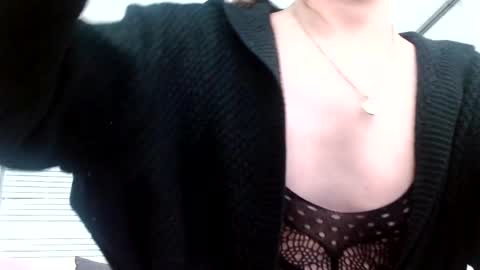 Snapshot of laceyphoenix1 chatting on February 19, 2:12 am Lacey Phoenix online show from February 19, 2:12 am