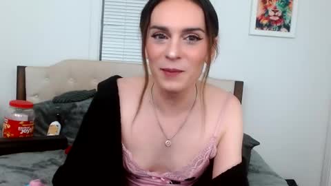 Snapshot of laceyphoenix1 chatting on February 21, 6:18 am Lacey Phoenix online show from February 21, 6:18 am
