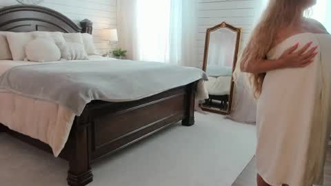 lacii_lo online show from August 4, 12:56 pm