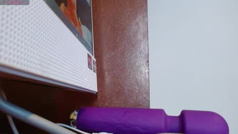 Snapshot of lacolombiana_bitch chatting on September 16, 6:55 pm Valentina online show from September 16, 6:55 pm