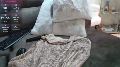 Mia online show from September 16, 1:18 am