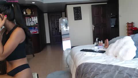 Mia online show from February 27, 6:13 am