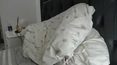 lady____a online show from May 28, 1:58 am