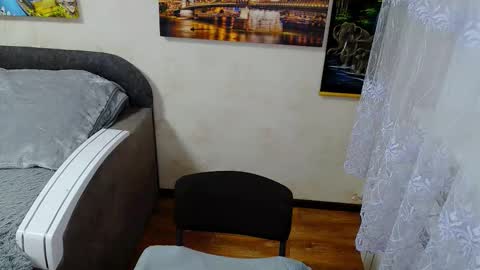 lady_boom_ online show from October 11, 2:54 pm