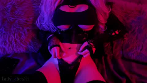 lady_eboshi online show from December 8, 5:50 am