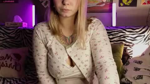 Snapshot of lady_lucky_love chatting on September 20, 11:35 am KENDALL NATHANPVT IS OPEN online show from September 20, 11:35 am