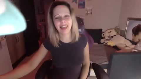 Snapshot of lady_smile69 chatting on February 12, 2:03 am lady_smile69 online show from February 12, 2:03 am