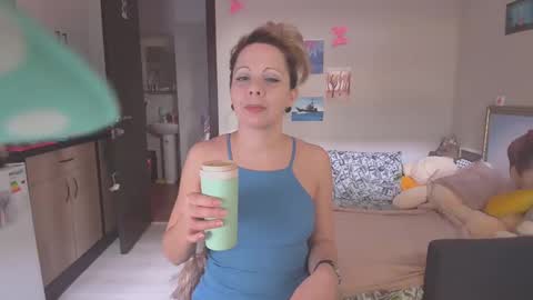 Snapshot of lady_smile69 chatting on March 11, 11:33 am lady_smile69 online show from March 11, 11:33 am