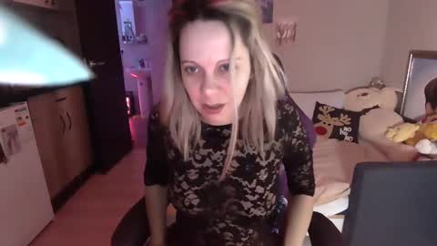 Snapshot of lady_smile69 chatting on February 16, 1:58 am lady_smile69 online show from February 16, 1:58 am