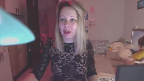 Snapshot of lady_smile69 chatting on March 11, 4:19 am lady_smile69 online show from March 11, 4:19 am