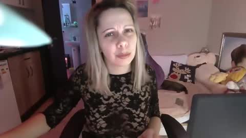 Snapshot of lady_smile69 chatting on February 16, 5:04 am lady_smile69 online show from February 16, 5:04 am