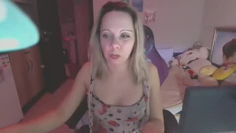 Snapshot of lady_smile69 chatting on February 20, 3:08 pm lady_smile69 online show from February 20, 3:08 pm
