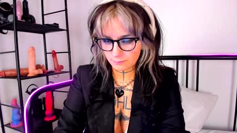 Snapshot of lady_sontse_ chatting on January 20, 6:43 pm Mia online show from January 20, 6:43 pm
