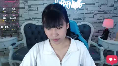 Snapshot of lady_violet_bridgerton_a chatting on February 7, 10:09 pm Lady Violet Bridgerton online show from February 7, 10:09 pm