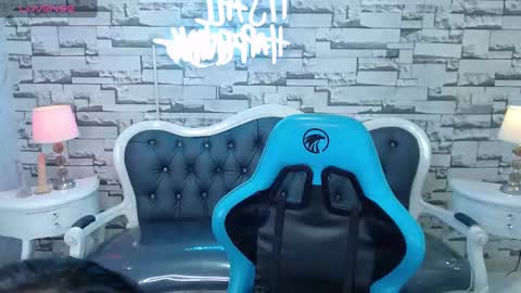 Snapshot of lady_violet_bridgerton_a chatting on January 26, 11:39 am Lady Violet Bridgerton online show from January 26, 11:39 am