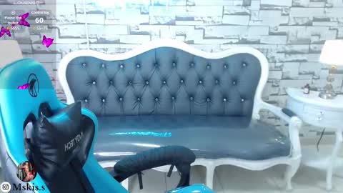 Snapshot of lady_violet_bridgerton_a chatting on February 22, 10:09 pm Lady Violet Bridgerton online show from February 22, 10:09 pm