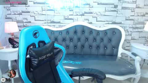 Snapshot of lady_violet_bridgerton_a chatting on February 20, 10:04 pm Lady Violet Bridgerton online show from February 20, 10:04 pm