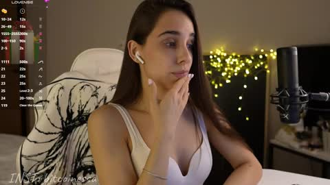 Snapshot of lady_white_snake chatting on December 29, 3:03 pm lady_white_snake online show from December 29, 3:03 pm