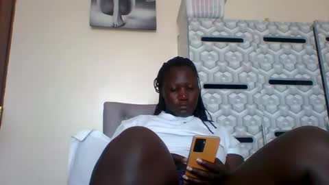 Snapshot of ladyblossoms19 chatting on January 16, 9:27 am lindah32 online show from January 16, 9:27 am