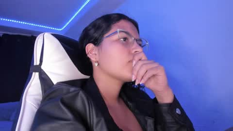 Snapshot of ladybrown_16 chatting on January 26, 11:29 pm Lady online show from January 26, 11:29 pm