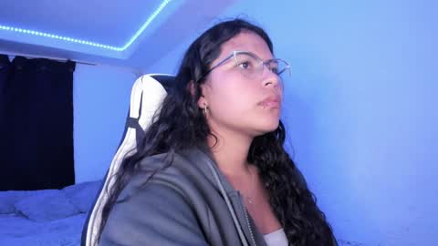Snapshot of ladybrown_16 chatting on February 2, 3:21 am Lady online show from February 2, 3:21 am