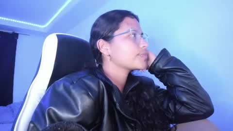 Snapshot of ladybrown_16 chatting on March 8, 3:28 am Lady online show from March 8, 3:28 am