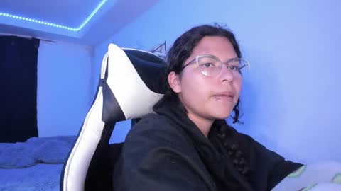 Snapshot of ladybrown_16 chatting on February 21, 8:51 am Lady online show from February 21, 8:51 am