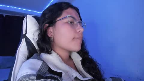 Snapshot of ladybrown_16 chatting on January 26, 9:29 am Lady online show from January 26, 9:29 am