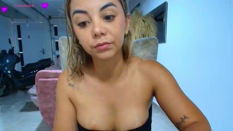 Hello im lady nice to meet you  online show from October 24, 8:42 pm