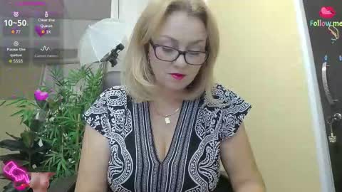 Snapshot of ladyjeen chatting on September 19, 3:16 pm Lady Jeen Back on Sunday 8th of December online show from September 19, 3:16 pm
