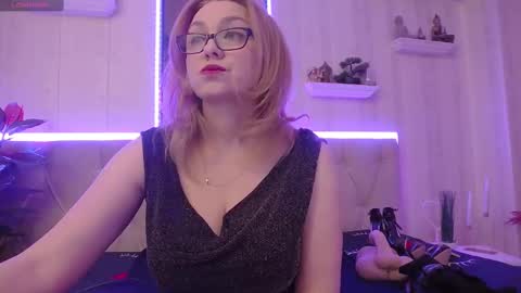 Snapshot of ladyjeen chatting on February 18, 7:54 am Lady Jeen Back on Sunday 8th of December online show from February 18, 7:54 am