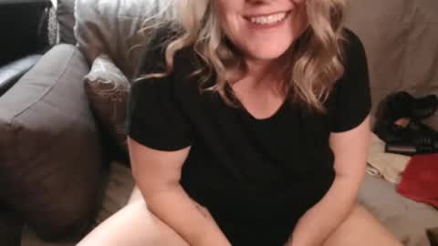Snapshot of ladylanaxo chatting on December 14, 11:34 pm Next Stream online show from December 14, 11:34 pm