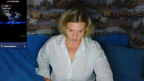 ladylucky_ online show from September 22, 2:15 am