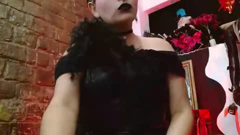 ladylunatikka online show from June 20, 11:55 pm