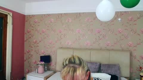 Snapshot of ladymariahx chatting on February 24, 1:46 am ladymariahx online show from February 24, 1:46 am