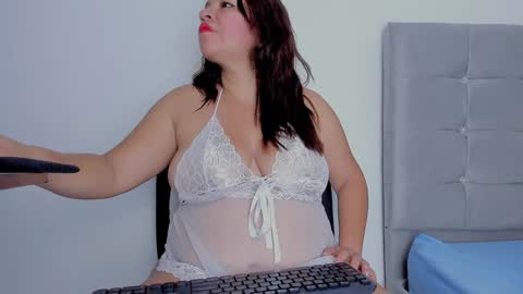 Snapshot of ladysexy_hot19 chatting on January 29, 3:44 am Ladysexy hot19 online show from January 29, 3:44 am