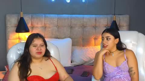 Snapshot of laia_and_aloby chatting on March 5, 10:54 pm online show from March 5, 10:54 pm