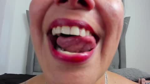 Lailacastillo online show from February 17, 4:28 pm