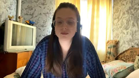 Taylie online show from April 8, 4:37 am