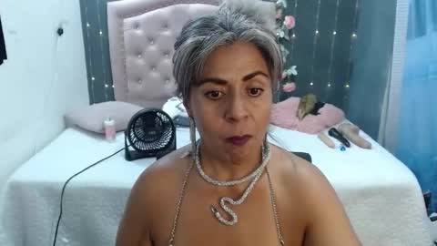 Snapshot of lalisha_96 chatting on February 12, 8:40 pm lalisha online show from February 12, 8:40 pm