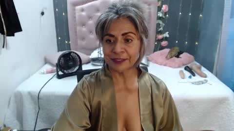 Snapshot of lalisha_96 chatting on February 12, 11:41 pm lalisha online show from February 12, 11:41 pm