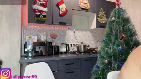 lallyrose69 online show from December 14, 8:04 pm