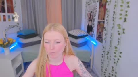 Laly online show from January 12, 6:48 pm