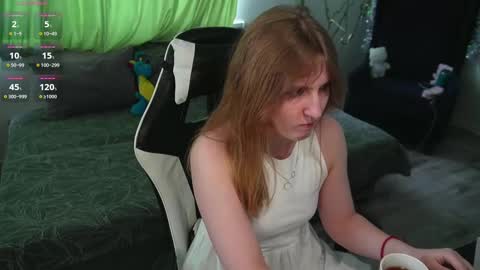 Snapshot of lana_del_kay chatting on March 10, 7:33 am Kay online show from March 10, 7:33 am