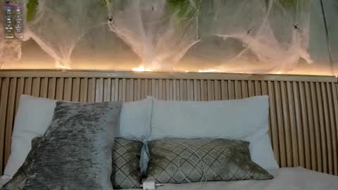 lana_lann online show from October 24, 1:45 pm